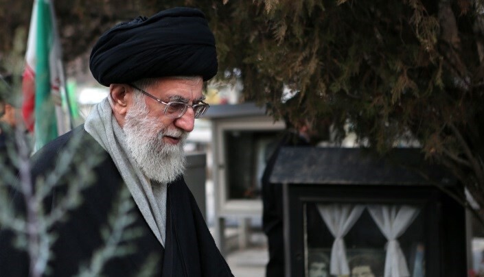 نگاهی به خانه ابدی ساده و بدون تجملات پدر رهبر شهید انقلاب؛ مزاری بدون سنگ قبر گرانقیمت و عاری از تشریفات