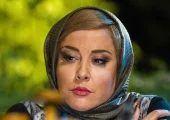 عکس ها / نگاهی به استایل تمام مشکی آشا محرابی در فرش قرمز جشنواره خارجی / از اکسسوری های شیک تا کیف خاص پسند خانم بازیگر