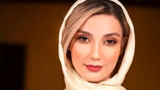 فیلم / نگاهی به چیدمان شاهانه و جذاب خانه حدیث میرامینی و همسرش/ از فرش اصیل ایرانی تا کتابخانه و مبلمان مدرن با تابلوهای هنری !