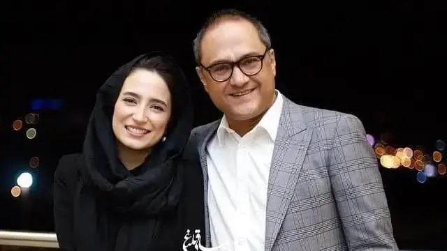 فیلم / نگاهی به چیدمان مدرن خانه رامبد جوان از زاویه‌ای متفاوت برای اولین بار / از مبلمان نوستالژیک، آشپزخانه‌ای بزرگ و کتابخانه‌ای که چشم را خیره می‌کند