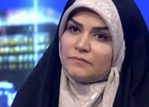 عکس ها / نگاهی به چیدمان و دکوراسیون ساده خانه سحر امامی خانم گوینده حماسه ساز ایرانی / از لوسترهای قدیمی و مبلمان چهارخونه با پسرکی زیبا چشم و ملوس