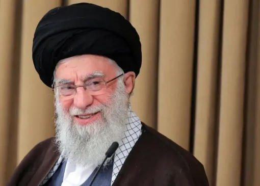 فیلم / نگاهی به چیدمان ساده و بدون تجملات خانه رهبری شهید انقلاب / از میزناهارخوری پلاستیکی و روموکتی فرش نما تا صندلی های پلاستیکی و تلویزیون کوچک رودیواری بدون دیزاین