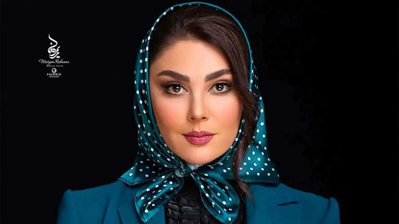 فیلم / نگاهی به چیدمان خانه دوبلکس لاله اسکندری با مجسمه و رادیوی عهد عتیق و ترمه های اصیل ایرانی